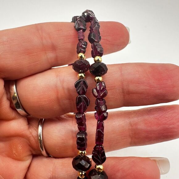 ~8" carved and faceted garnet bracelet with gold tone accent beads, 925 clasp! - Picture 8 of 11